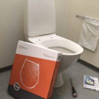 Opsætning af toilet på virksomhed